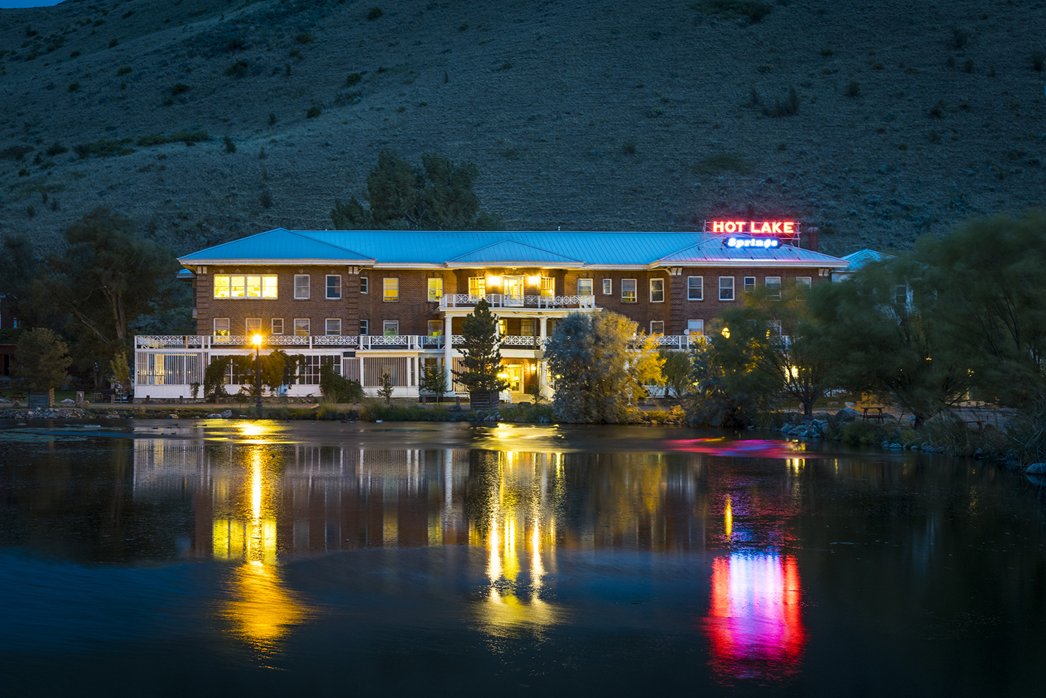 Oregon’s Hot Lake Hotel is Said To Be Extremely Haunted