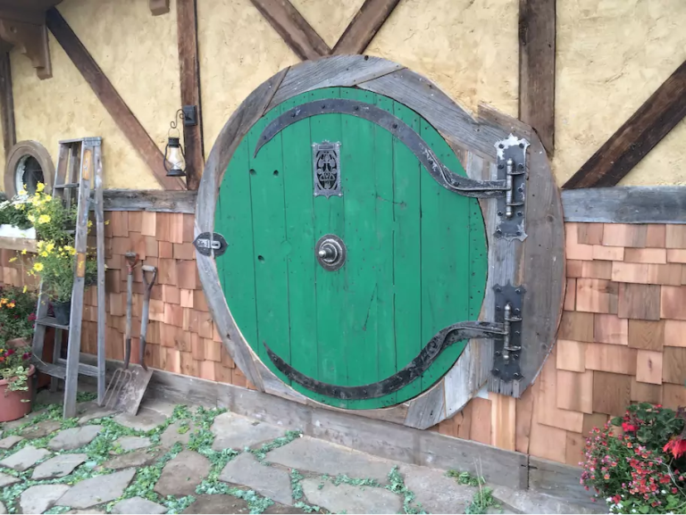 hobbit-hole-front-door