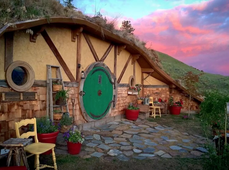 hobbit-hole-front-house