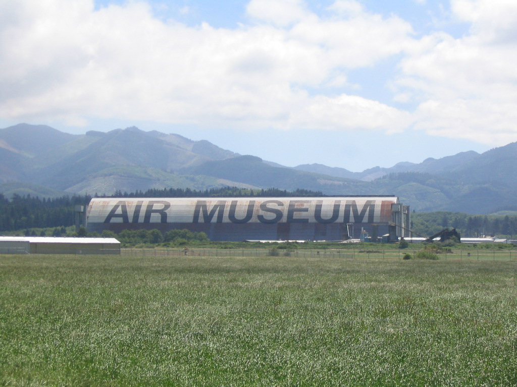 Tillamook_Air_Museum_from_distance