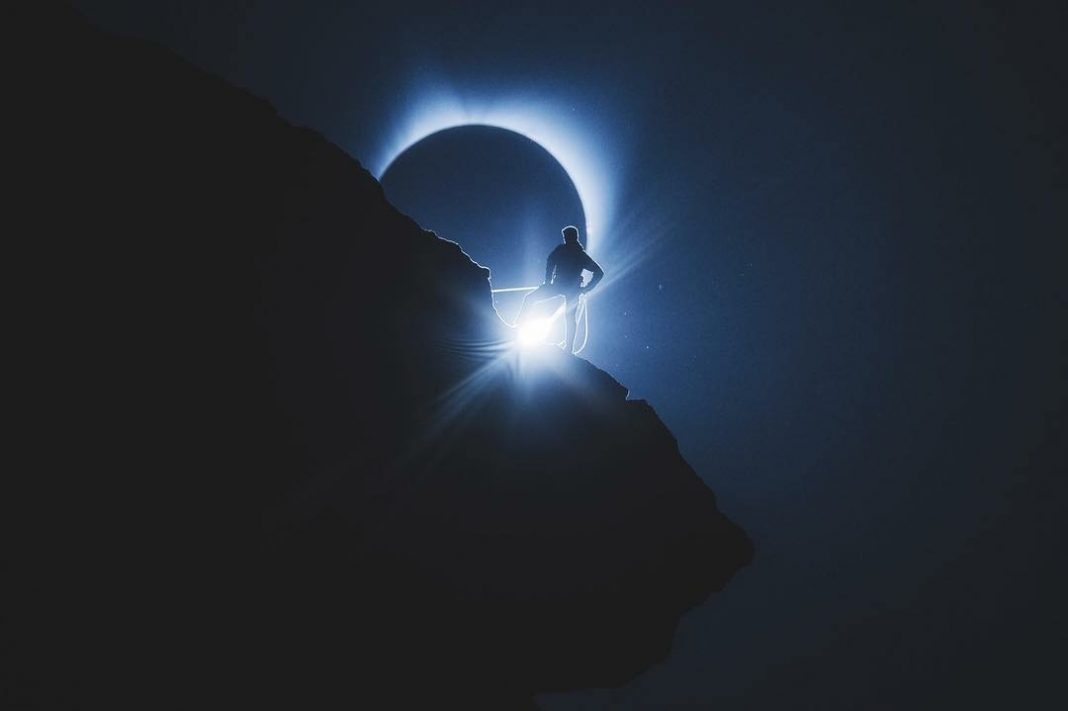 15 Awe-Inspiring Solar Eclipse Pictures Captured in Oregon