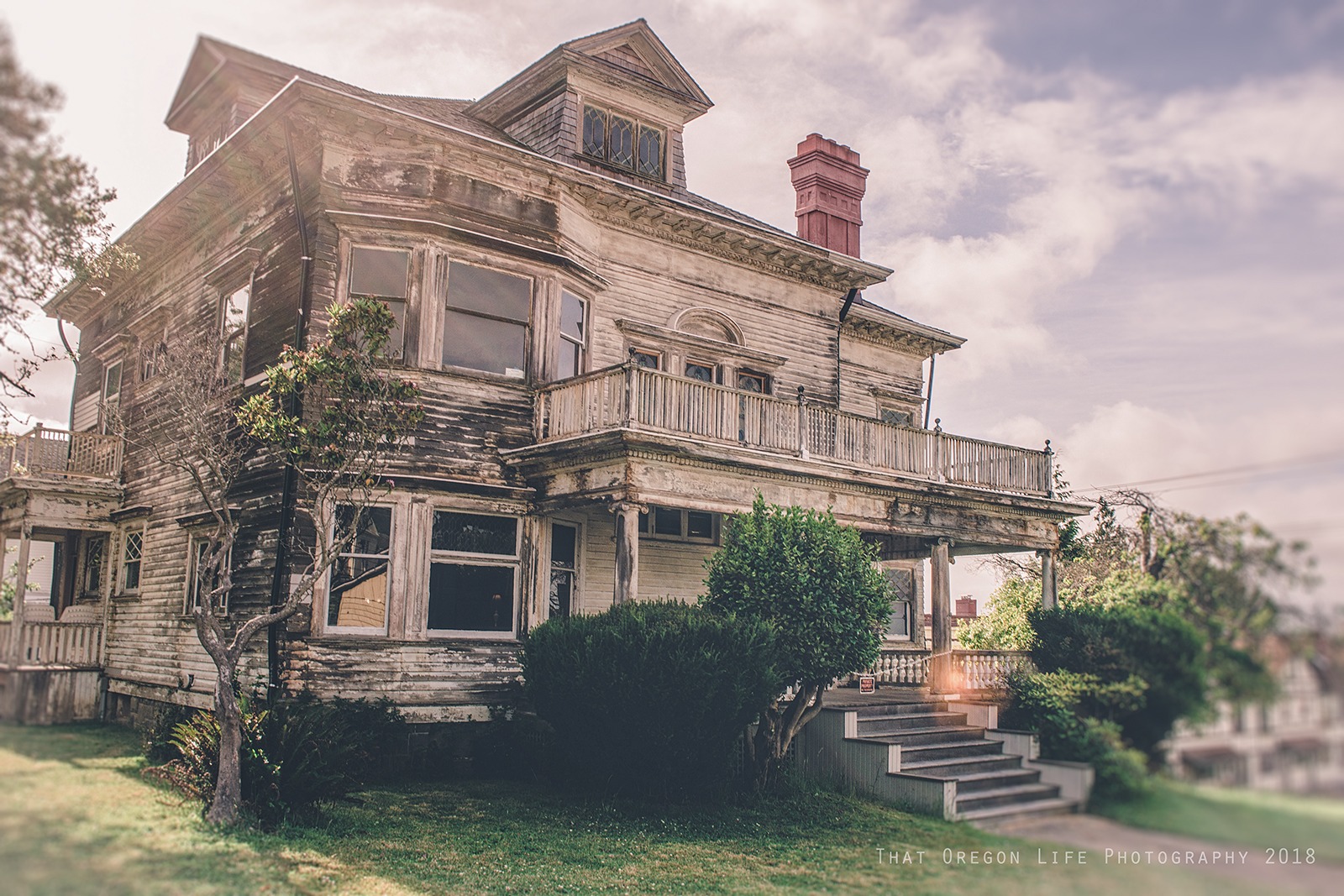 This Abandoned House on the Oregon Coast Has a Haunting History