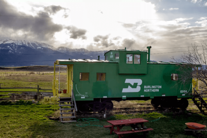 This Vintage Train Hotel on Wheels in Oregon Can Be Yours For the Night