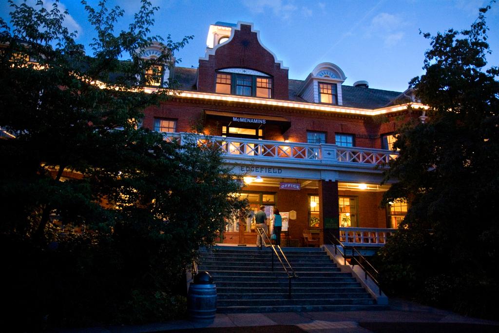 Unplug and Plan a Getaway to This Gorgeous Historic Hotel in Oregon