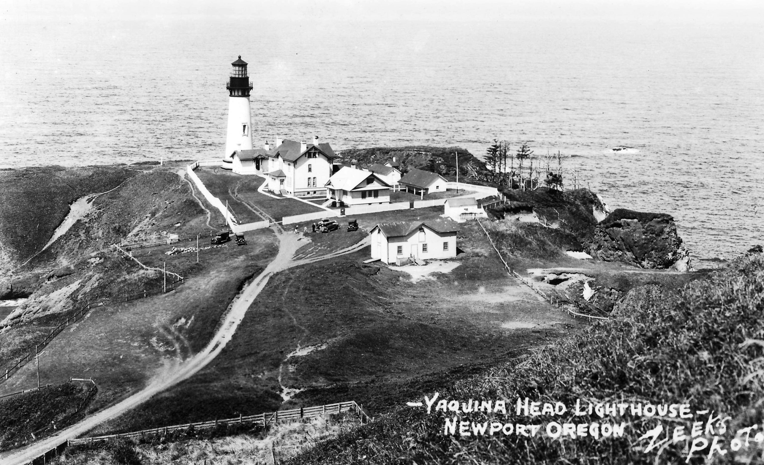 A black and white photo of Yaquina Head Lighthouse.