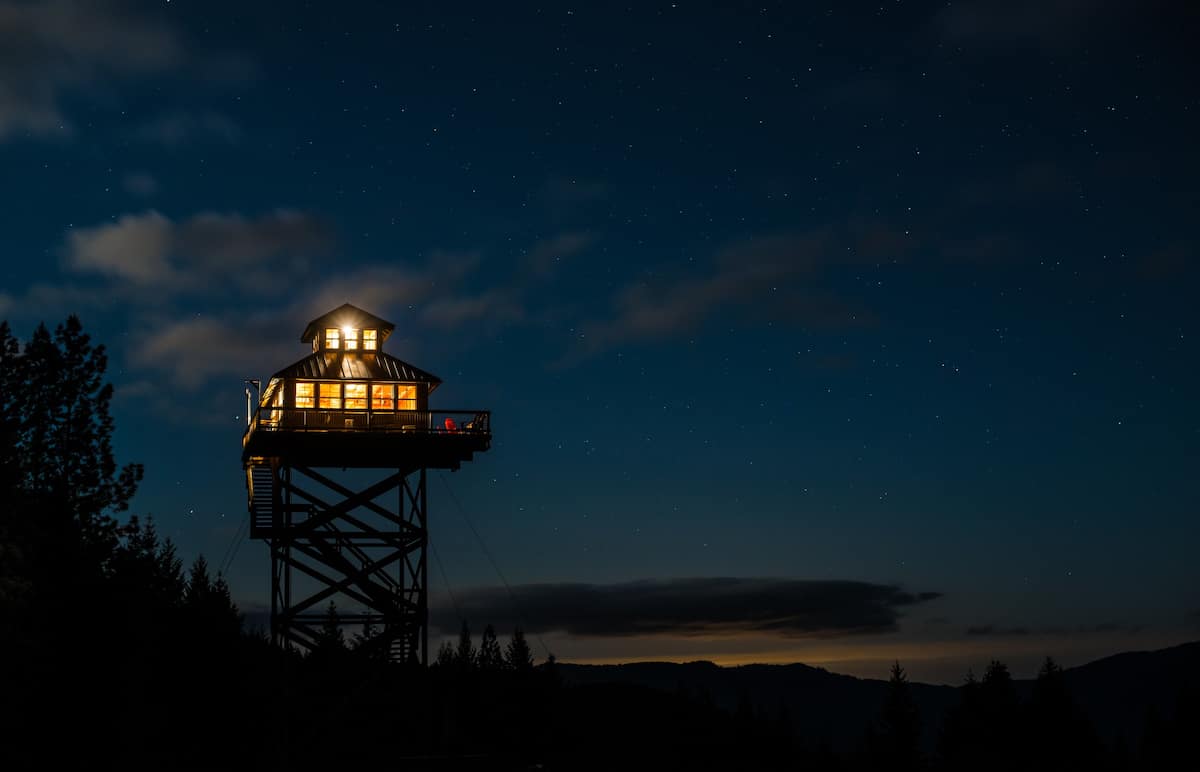 This Gorgeous Lookout Tower Is One Of Oregon’s Most Popular Places To Stay