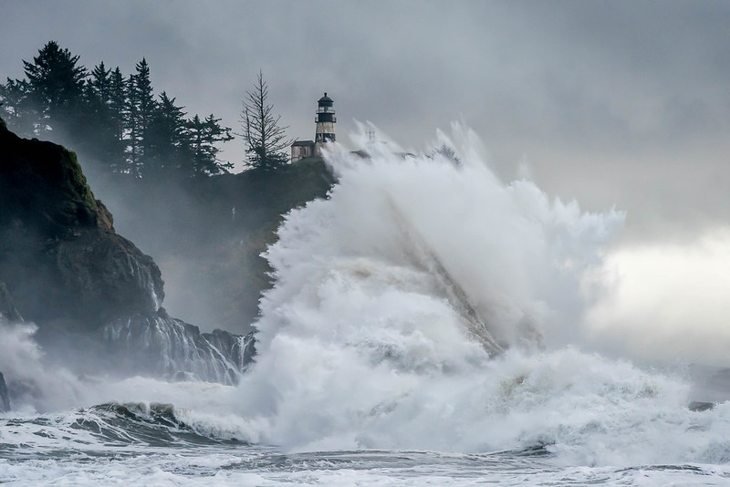 Seven-Foot King Tide Waves to Hit Oregon Coast New Year’s Day