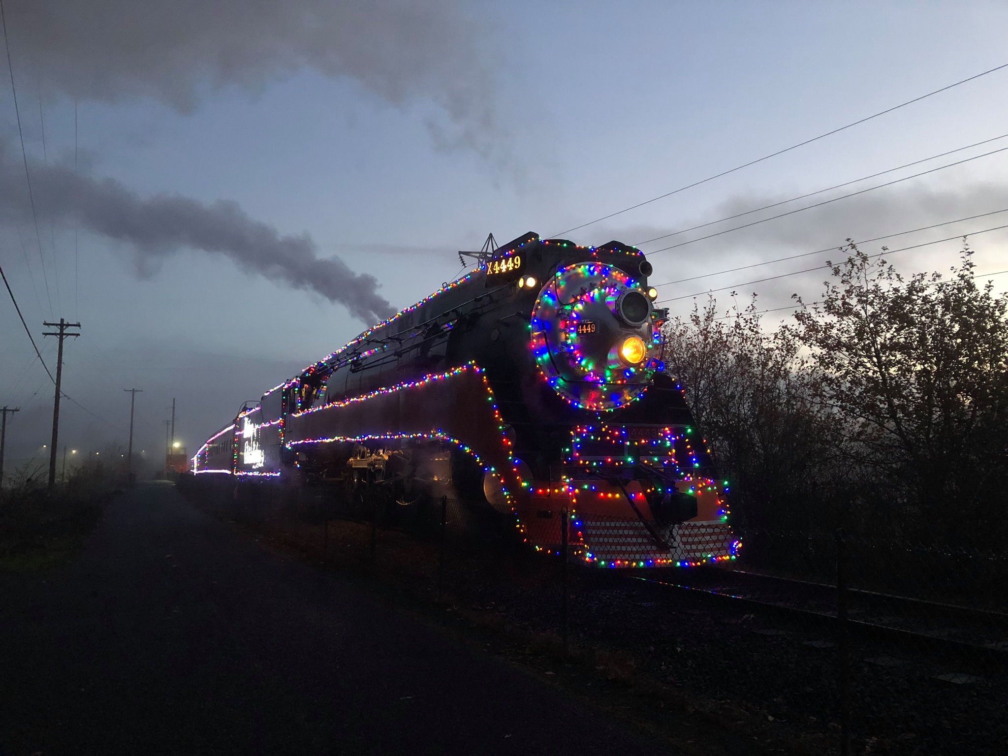 You Won’t Want To Miss These Enchanting Oregon Holiday Train Rides In 2021