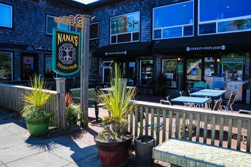 Nana’s Irish Pub Offers The Best Taste of Ireland on The Oregon Coast