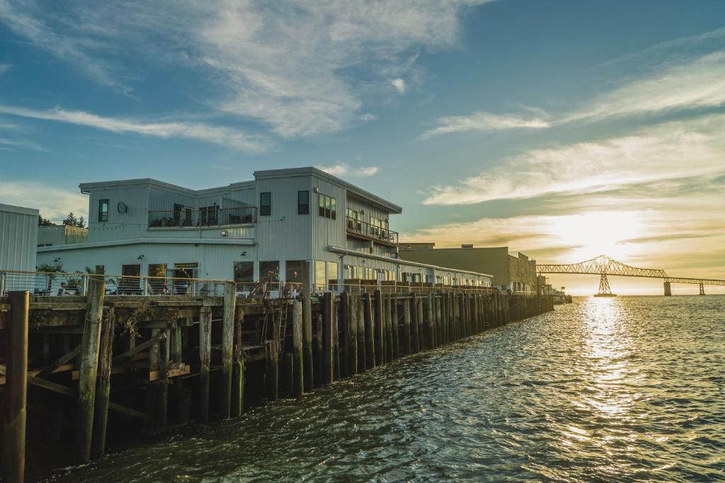 Stay in Unique Luxury at Astoria Oregon’s Waterfront Bowline Hotel