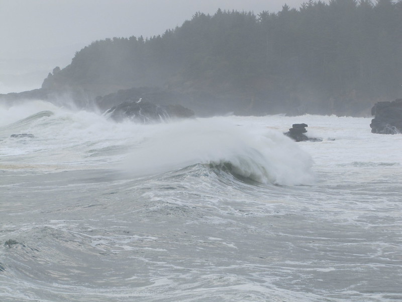 20-25 Foot Waves To Slam Oregon Coast This Weekend, High Winds Across State