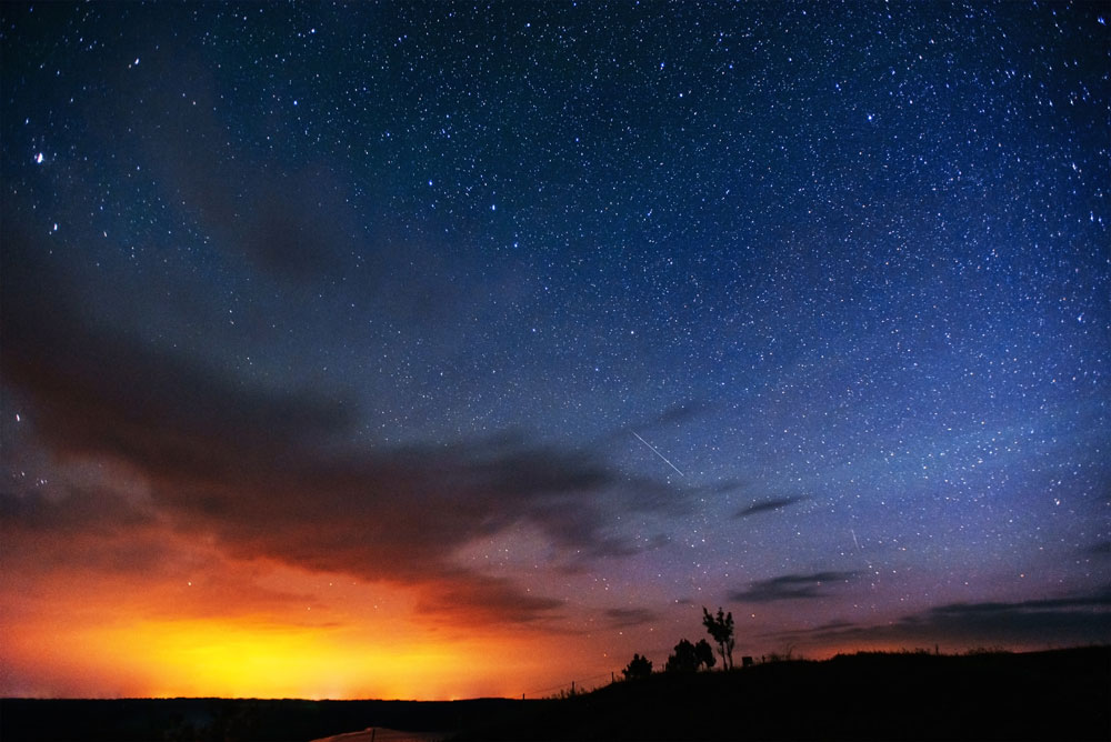 LOOK UP: See The Best Stargazing Spectacle Above Oregon This December