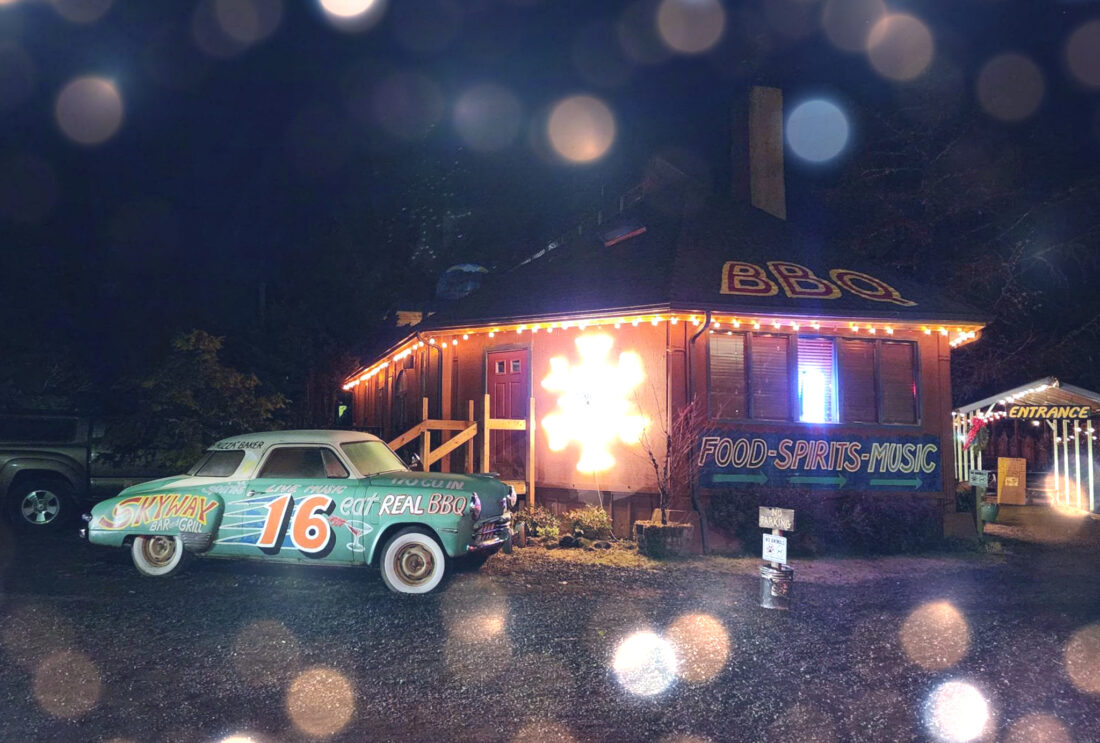 This Quirky Roadhouse BBQ In Oregon Offers Ribs That’ll Melt In Your Mouth