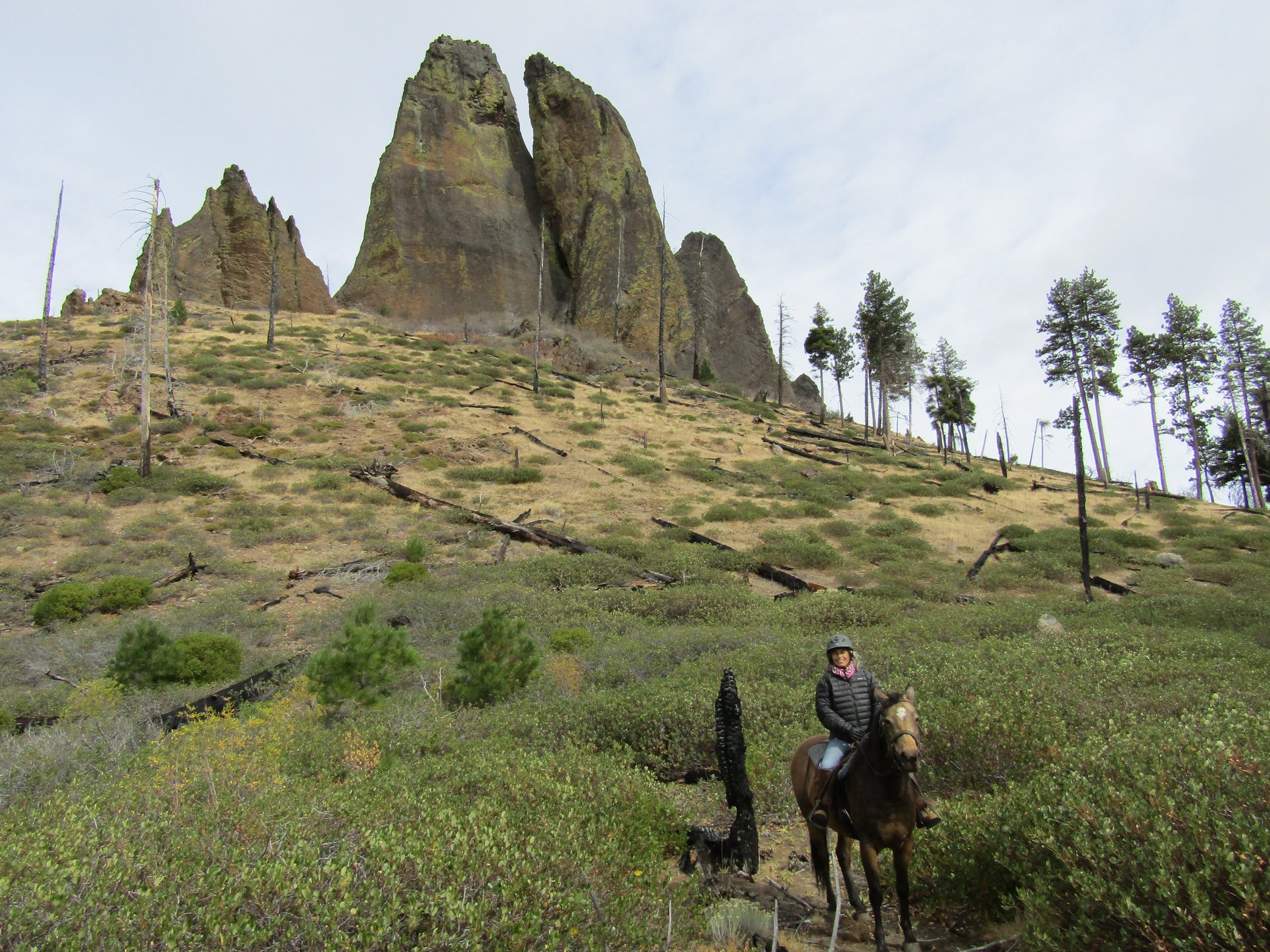 This Gorgeous Day Hike In Eastern Oregon Leads To A Dramatic Natural Wonder