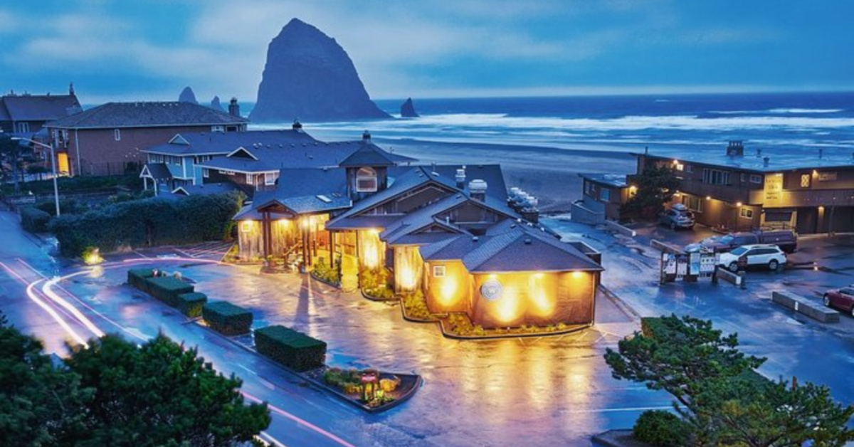 The Wayfarer on the Oregon Coast Offers an Unforgettable View & Delicious Food