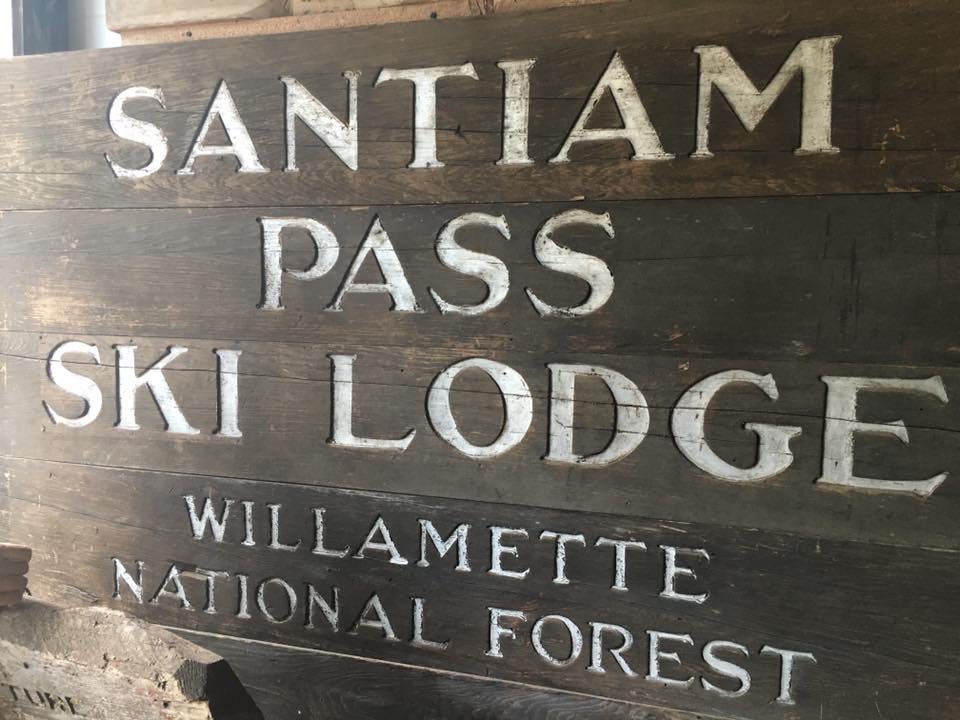 Old lodge sign for Santiam Pass