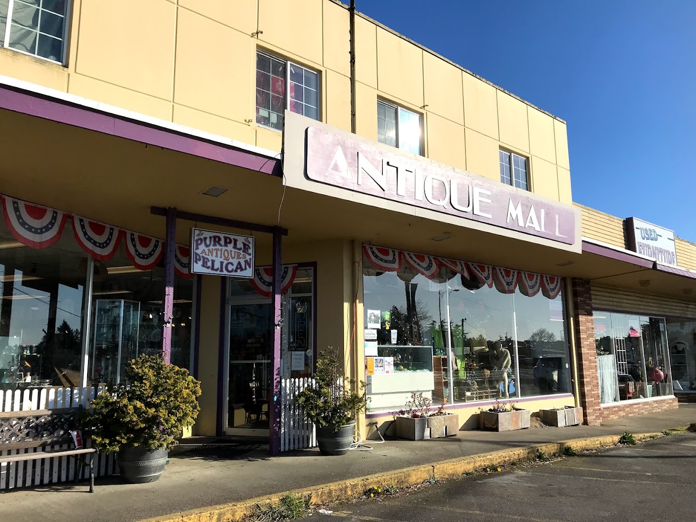 This Antique Mall is a Haven for Treasure Hunters on Highway 101