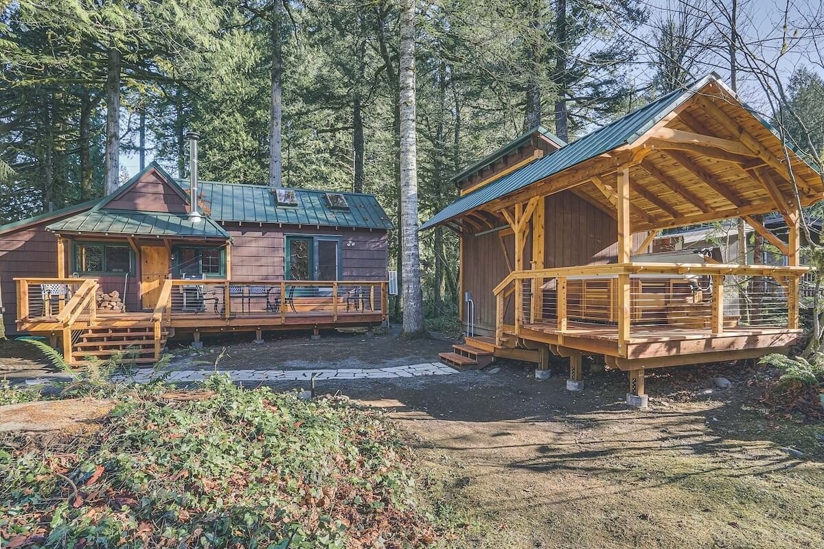 Experience Serenity at This Enchanting Oregon Cabin