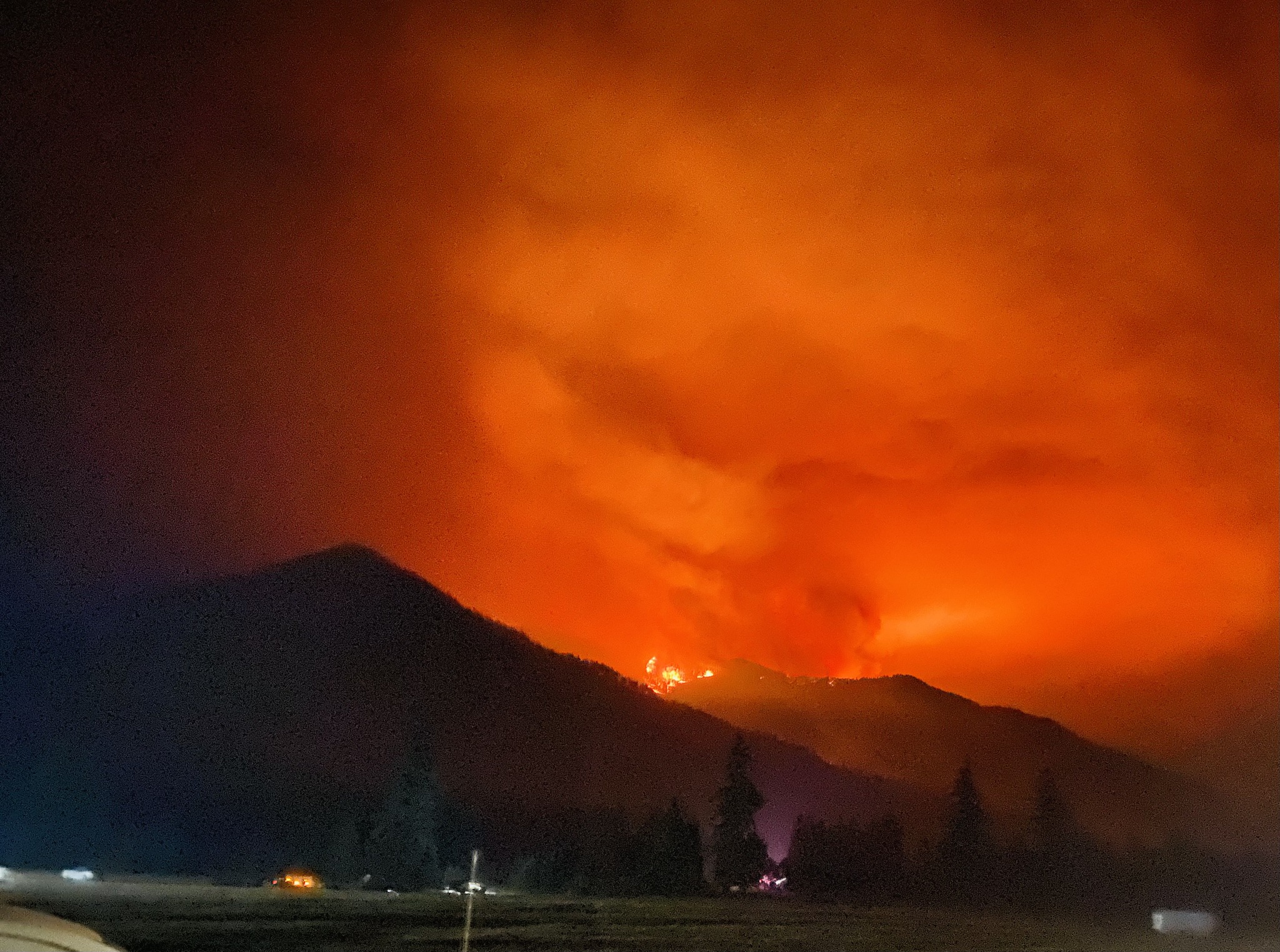 Lookout Fire in Lane County Expands to 1,200 Acres; Level 3 Evacuations Mandated