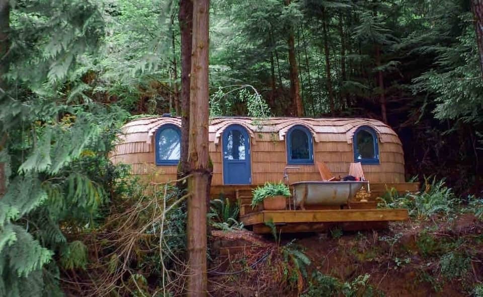 The One-of-a-Kind Airbnb Cottage in Oregon You May Have a Hard Time Booking