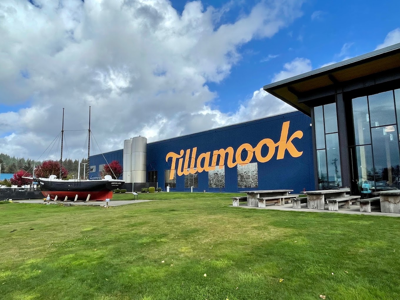 Tillamook Creamery Expands Offerings with Crispy Stone-Fired Pizza and Mac & Cheese Debuts!