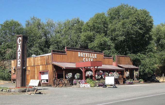 This Rural Oregon Restaurant’s Heavenly Pies Make For A Worthy A Trip To The Country