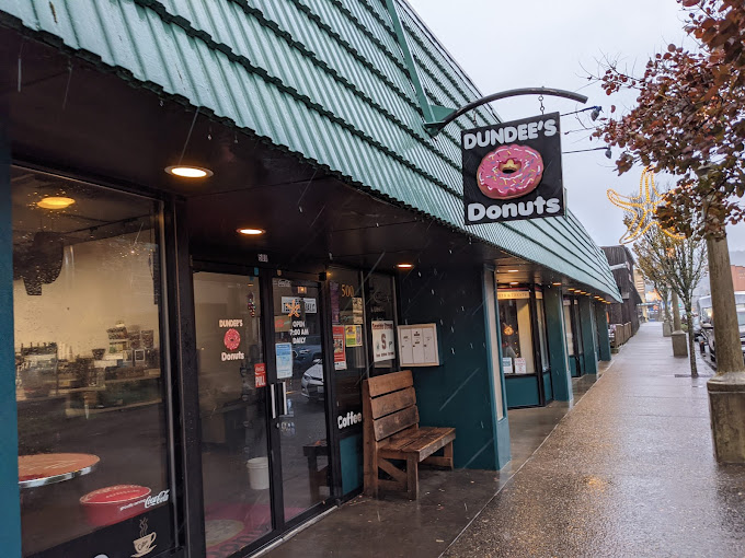 The Exquisite Oregon Coast Donut Shop That’s Hiding Right In Plain Sight