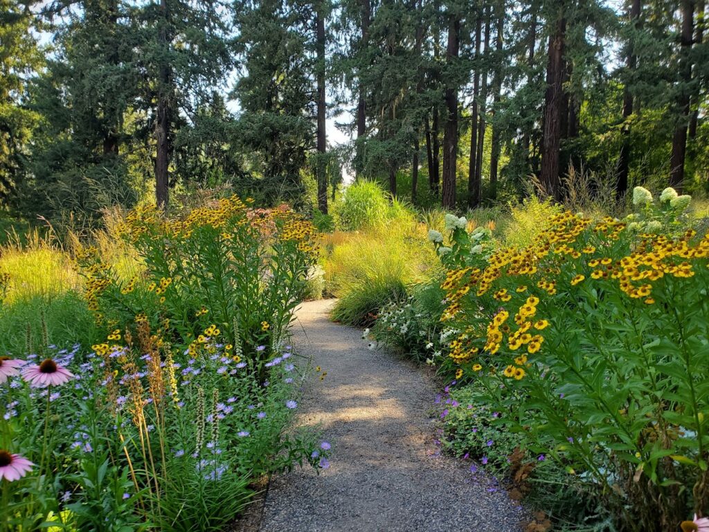 Leach Botanical Garden