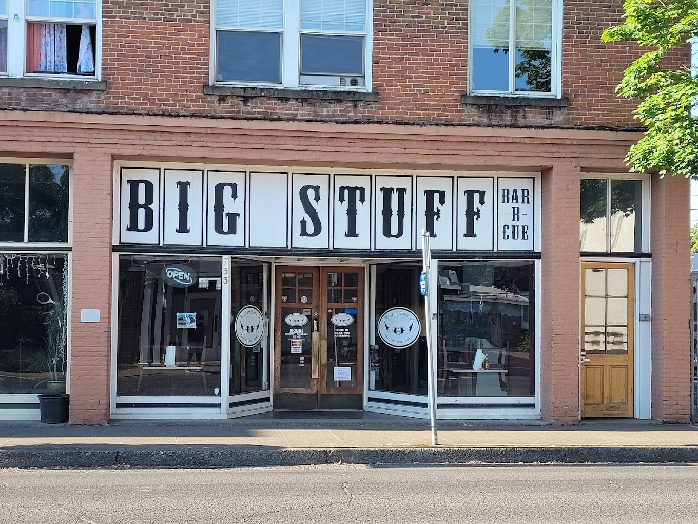 Savor Every Sweet Bite Of The BBQ, Slow-Cooked To Perfection, At Big Stuff BBQ In Oregon
