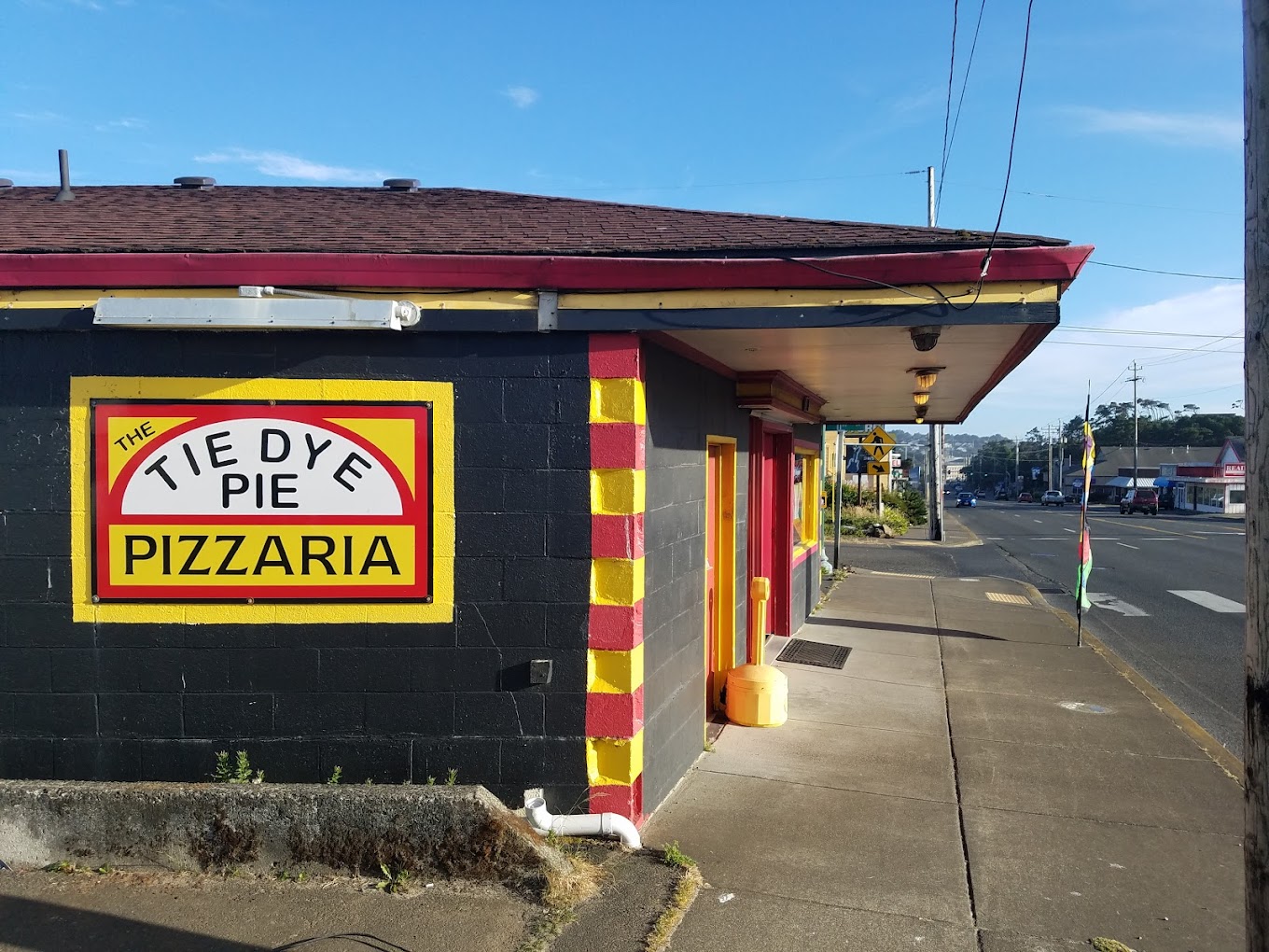 Find Hippie Vibes and Perfect Pies at this Oregon Coast Pizzeria 