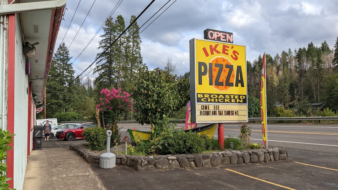 A Remote Pizza Joint In Oregon, Ike’s Makes Some Tasty Pies And Mouthwatering Chicken
