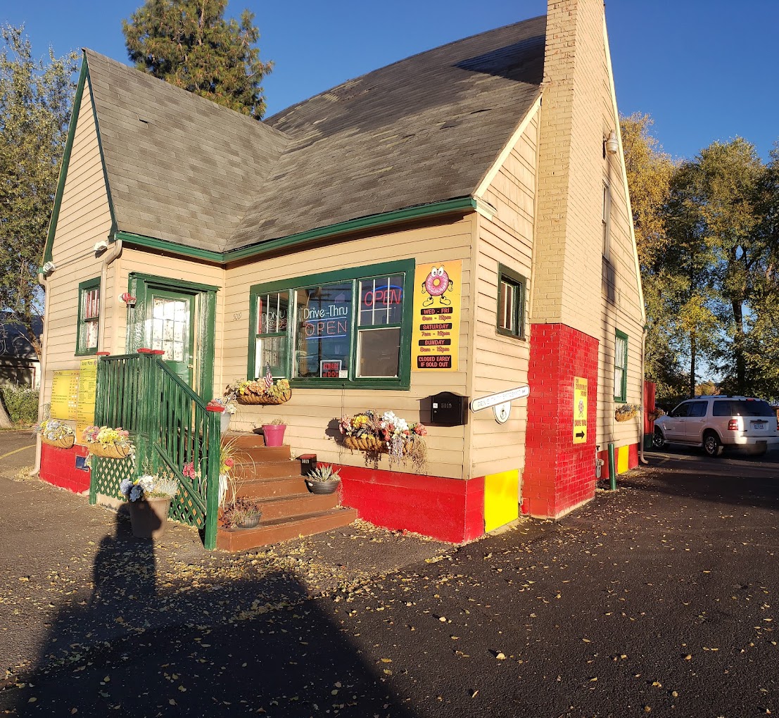 This Quirky Little Donut Shop In Oregon Will Give You The Finger